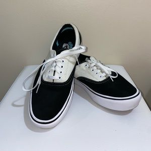 Vans Comfy Cush (Black and White)